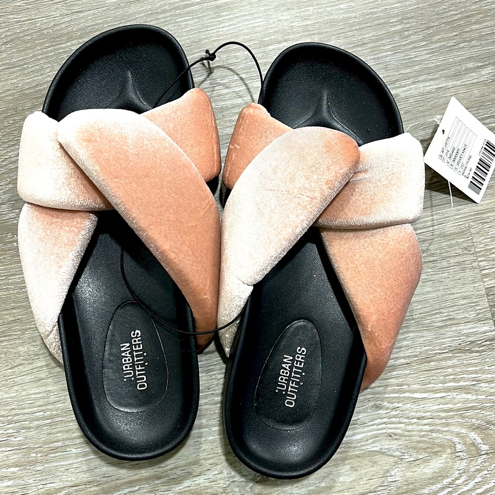 Brand new Slipper/ sandals Urban outfitters size 6m